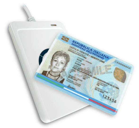 Lettore CIE con carta d'identità italiana